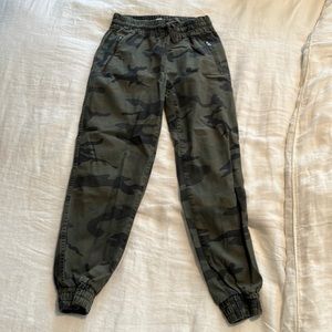 Camo twill joggers